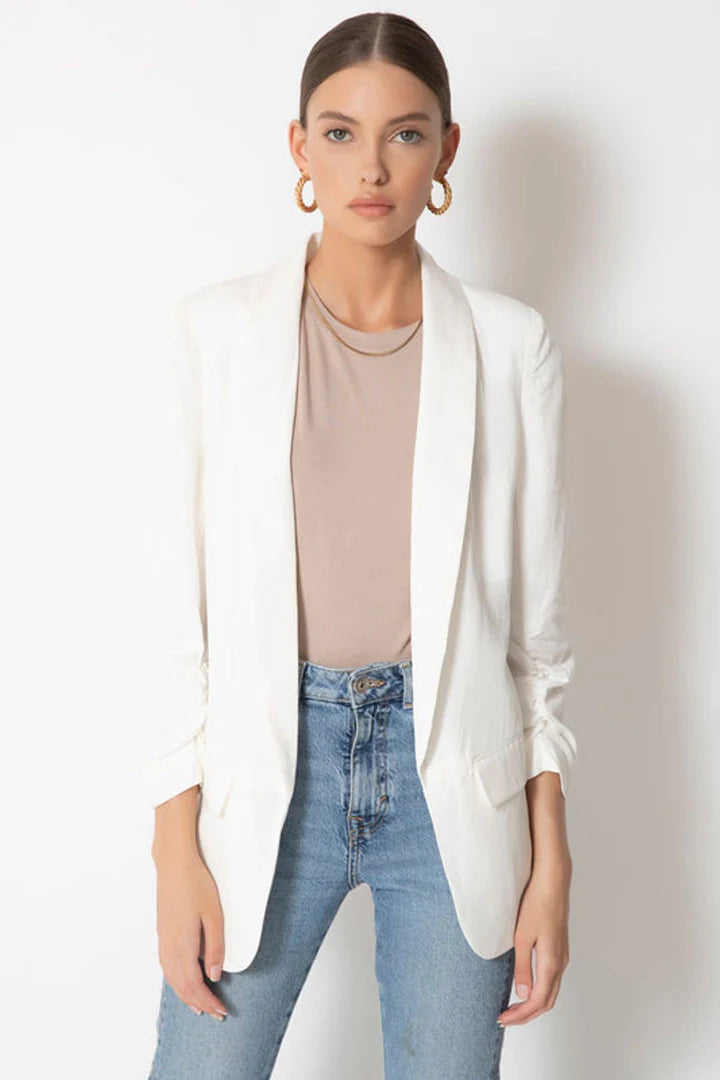 Kia Bright White Blazer