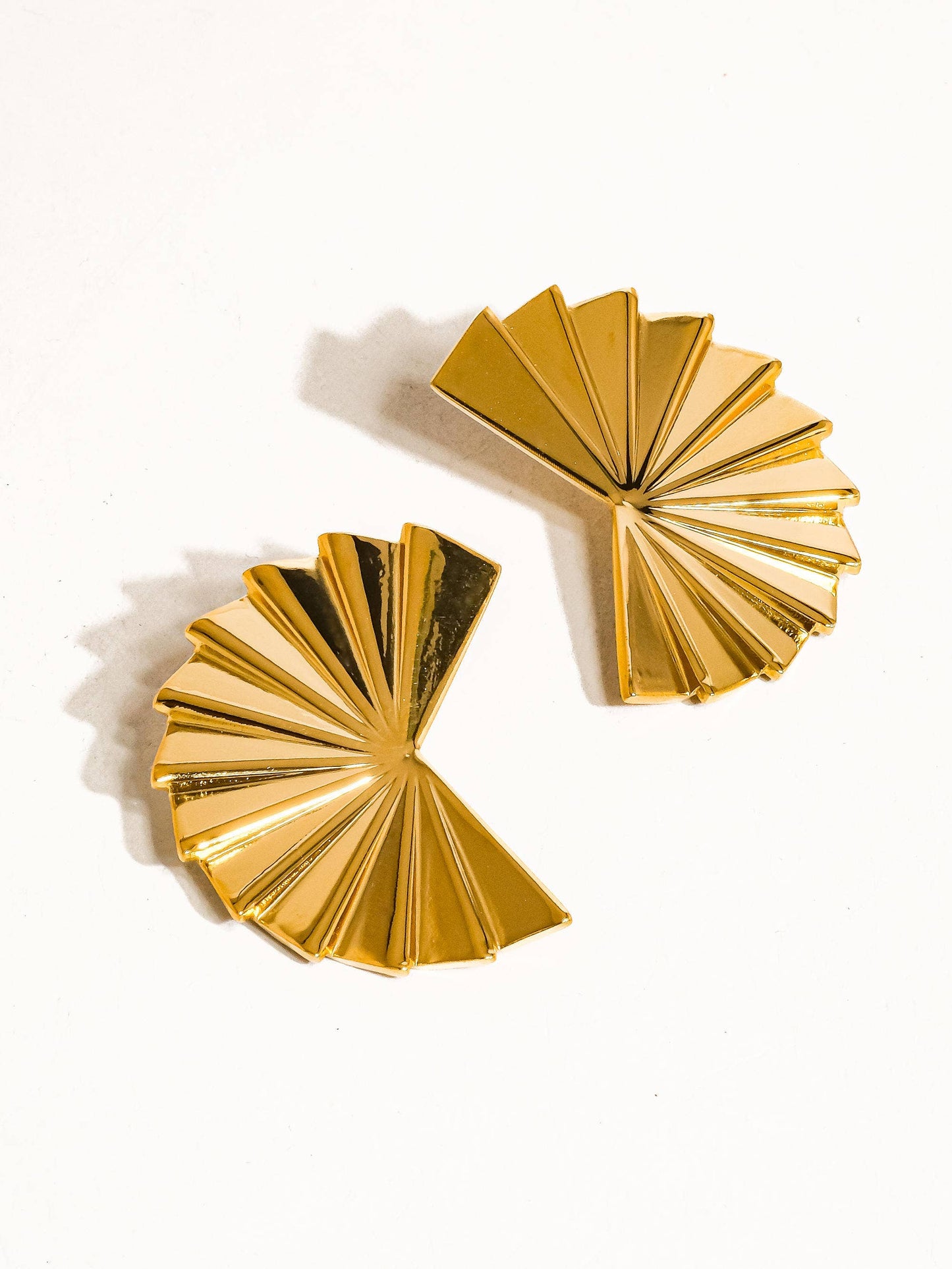 Soline 18K Gold Non-Tarnish Folded Fan Earring: Yellow Gold