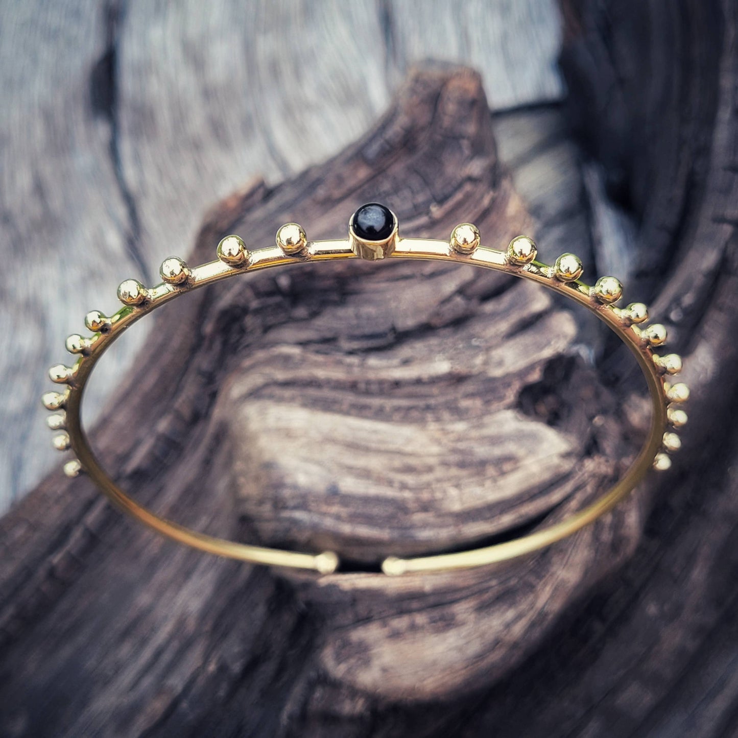 Brass bangle bracelet: Amethyst