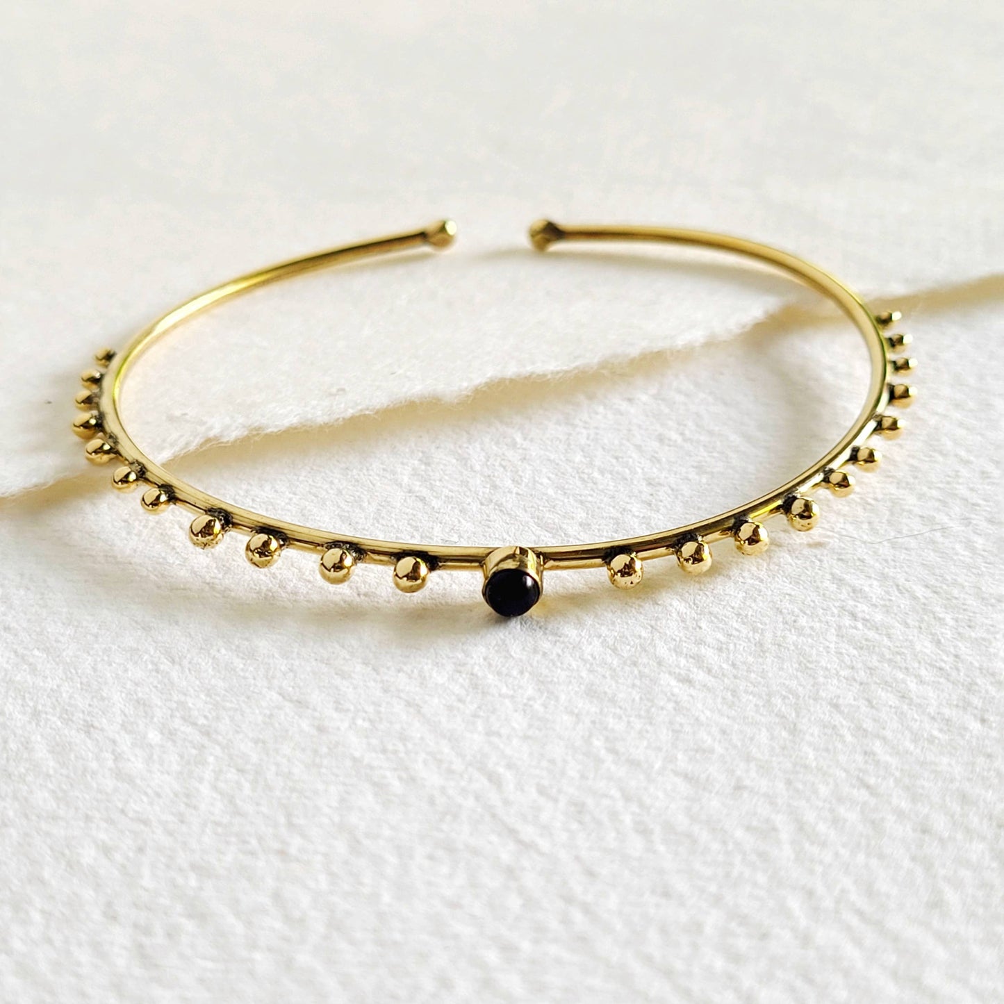 Brass bangle bracelet: Onyx