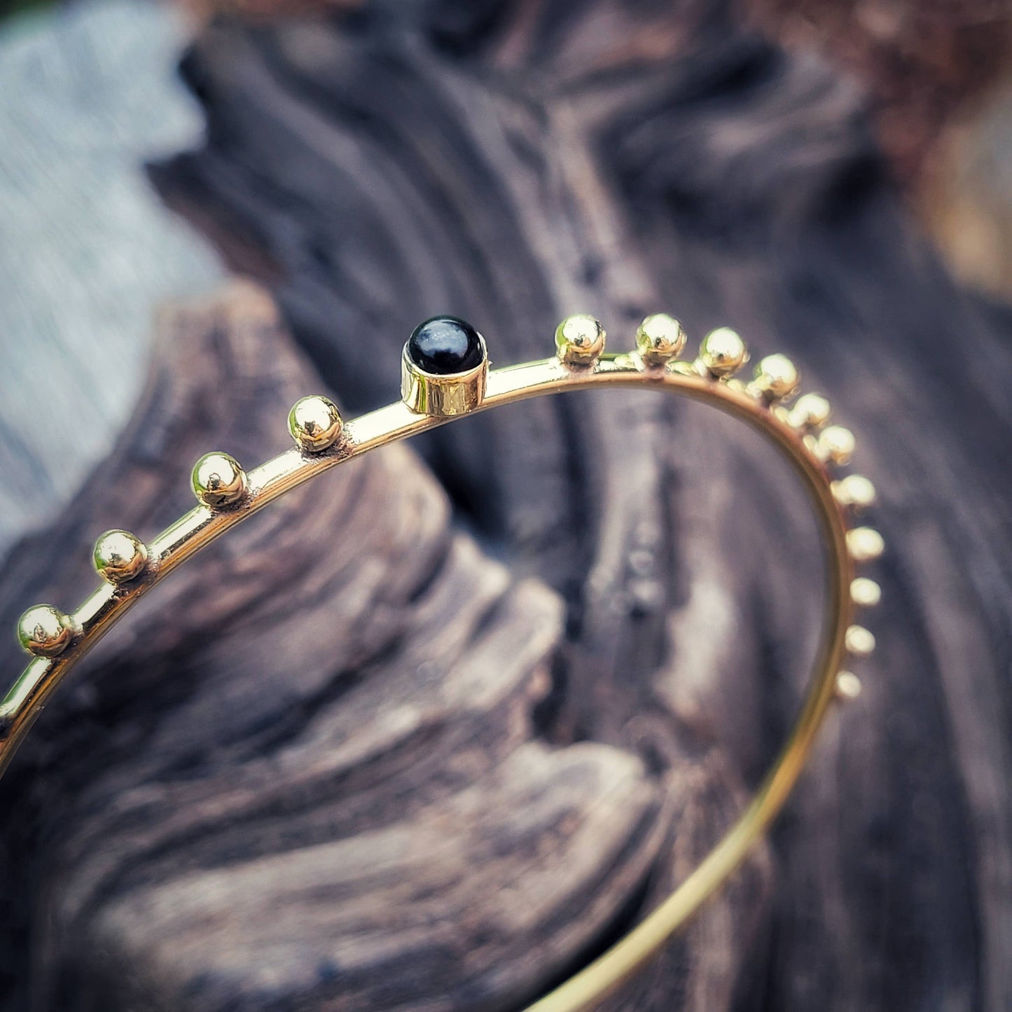 Brass bangle bracelet: Onyx